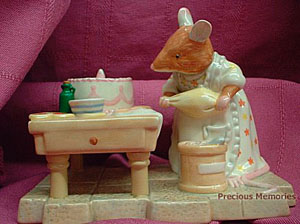 Mrs Toadflax Decorates Cake, DBH 52, Brambly Hedge Royal Dou