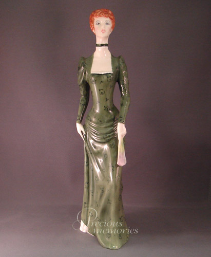 A La Mode, HN 2544,  Royal Doulton Figurine.